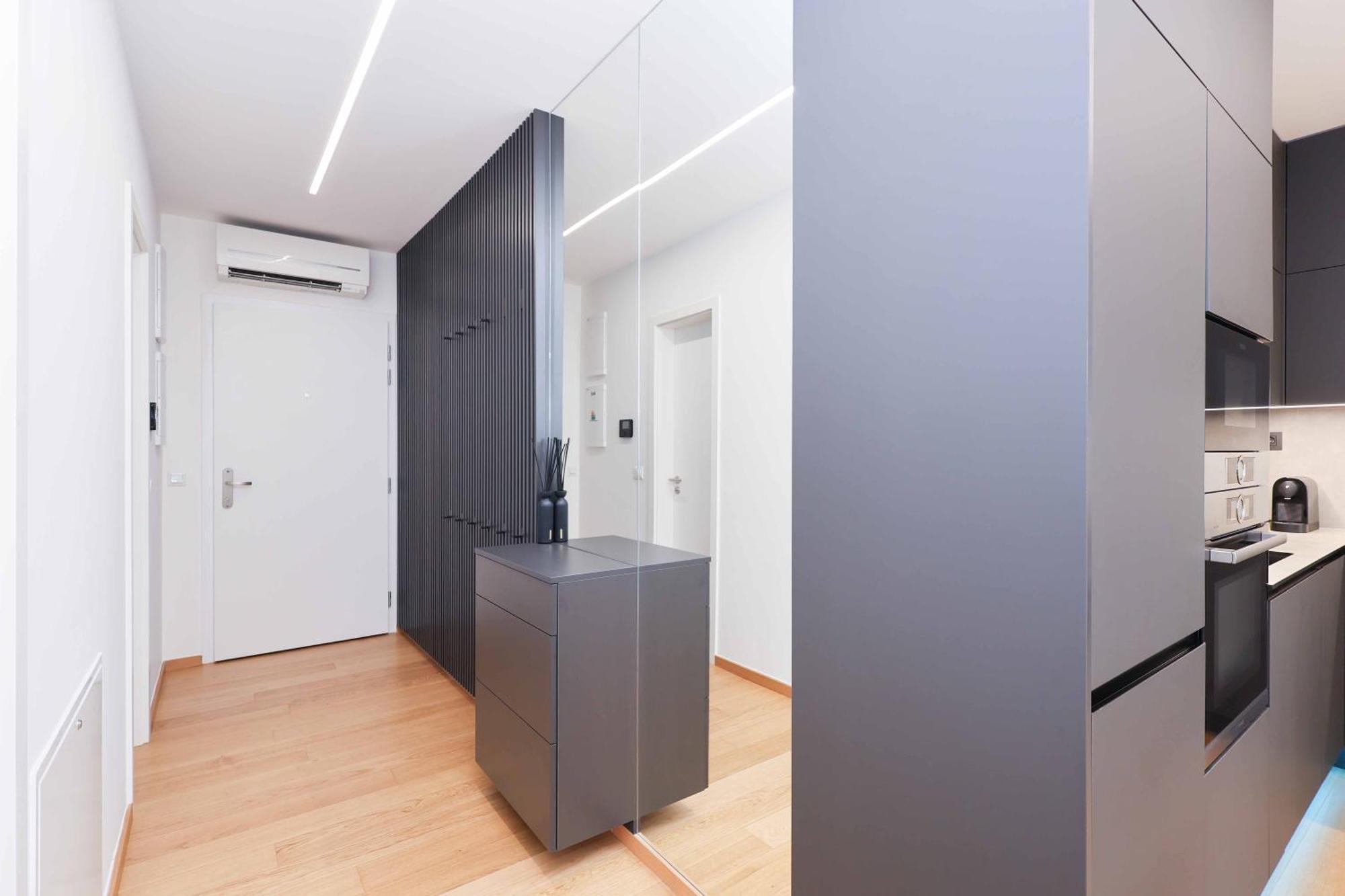 Downtown Luxe Retreat- Konventna Apartment บราติสลาวา ภายนอก รูปภาพ